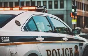 Penembakan polisi Beech Grove: Petugas menembak di dekat sekolah menengah, perburuan tersangka dilakukan di Marion Region