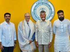 CM Naidu menunjukkan inisiatif berbasis teknologi pemerintah kepada Gates| Berita India