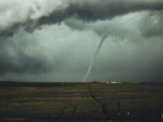 Ancaman tornado Effingham: Video munculnya badai menakutkan di sepanjang Lembah Sungai Ohio- Periksa peta dan jalur