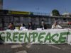Greenpeace mendesak Olimpiade Musim Dingin untuk membatalkan sponsor minyak di tengah perselisihan perubahan iklim