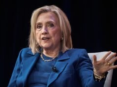 Hillary Clinton terus mendorong diadakannya dengar pendapat publik menjelang pernyataan penyelidikan Epstein