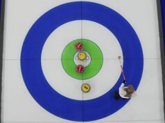 Para pengeriting meraih kemenangan pertama mereka melawan Korea di Olimpiade, kemudian kalah dari Swiss