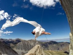 Penari vertikal yang tampil bersama Pink dan di Yosemite