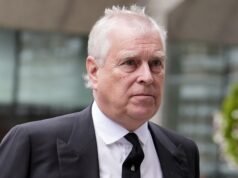 Polisi Inggris menilai klaim baru tentang mantan Pangeran Andrew, ketika Pangeran William dan Kate berbicara tentang file Epstein