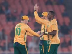 Skotlandia mengalahkan Italia untuk kemenangan pertama Piala Dunia T20 saat Afrika Selatan mengalahkan Kanada