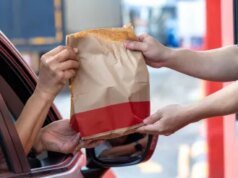 Apakah makanan yang dibawa pulang sedang sekarat? Jalan tengah antara makan di luar dan memasak mulai memudar