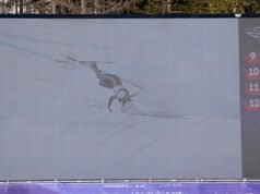 Jatuh dan lepas landas yang mengerikan dengan helikopter. Vonn terluka saat Olimpiade menurun