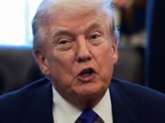 Trump membagikan video yang memuat penggambaran rasis keluarga Obama, yang memicu reaksi balik