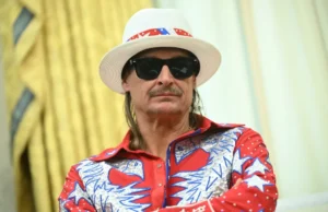 Zach Bryan Slam Pertunjukan Paruh Waktu Super Bowl USA 2026