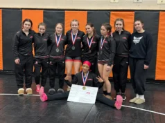 Siapa yang menonjol di final gulat putri SMA Distrik 10