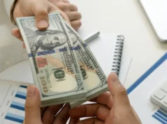 Keluarga Amerika sering kali menyimpan terlalu banyak uang di rekening giro mereka. Inilah cara yang lebih baik untuk mengelola saldo bank Anda