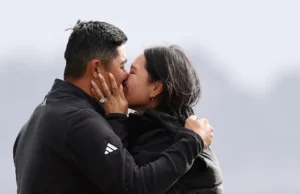 Bagaimana Collin Morikawa kembali ke dasar, berhenti berusaha menjadi sempurna dan menyelesaikan pekerjaannya di Pebble Coastline