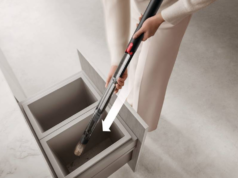 Dyson PencilVac akhirnya tersedia dan berharga $600