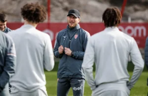 Sébastien Pocognoli: “Beri diri kami peluang terbaik sebelum leg kedua di Parc.”