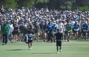 Siapa yang melihat kemenangan terobosan Anthony Kim? Greg Norman