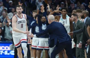 Alex Karaban membuat sejarah UConn Huskies dengan kemenangan karir ke- 116