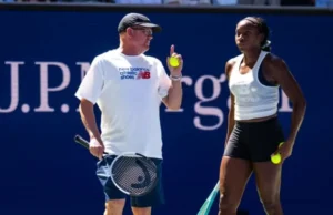Coco Gauff mengklarifikasi pendiriannya tentang apakah dia akan mempertahankan pelatih barunya meskipun performanya menantang