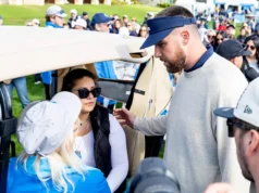 Travis Kelce Secara Tidak Sengaja Memukul Wanita dengan Bola Golf, Lalu Memeriksanya, di Stone Coastline Pro-Am: ‘Kamu Baik-Baik Saja?’