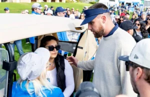 Travis Kelce Secara Tidak Sengaja Memukul Wanita dengan Bola Golf, Lalu Memeriksanya, di Stone Coastline Pro-Am: ‘Kamu Baik-Baik Saja?’