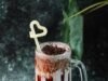 Untuk yang belum berpengalaman: cara membuat milkshake buatan sendiri dalam beberapa menit seperti yang ada di kafe