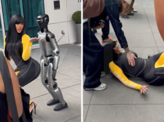 Cardi B Mendorong Robot Ke Dirinya Sambil Memberikan Lap Dance, Video