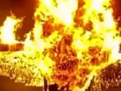 Dua orang diselamatkan dari rumah yang terbakar di California