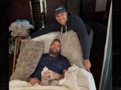 Greg Olsen Memposting Penghormatan yang Memilukan Setelah Kematian Saudara Chris