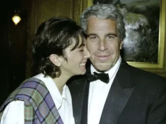 Menolak menjawab pertanyaan Kongres, menawarkan untuk membersihkan Trump dengan imbalan grasi