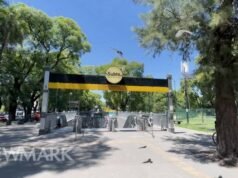 Mereka menjual sebidang tanah seluas hampir satu blok di lingkungan bersejarah kota