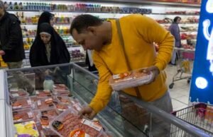 Di Iran, Rencana Pembayaran Bahan Makanan Menandakan Krisis Ekonomi yang Semakin Mendalam