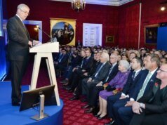 Penasihat Pangeran Andrew mengajak Jeffrey Epstein untuk berinvestasi di startup EV seperti Lucid Motors