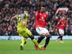 Carrick memperpanjang rekor kemenangan saat Man United mengalahkan 10 pemain Tottenham 2-0 | Berita Sepak Bola