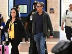 Suami Savannah Guthrie, anak-anak terlihat di bandara Florida untuk pertama kalinya sejak hilangnya Nancy